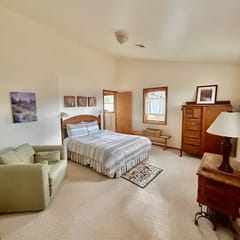 Lodge Room 5