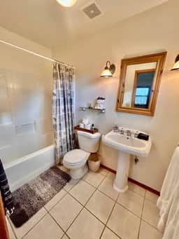 Lodge Room 5 - Image 2