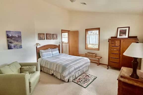 Lodge Room 5 - Image 1