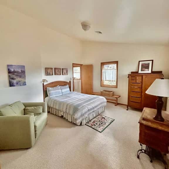 Lodge Room 5 - Image 1
